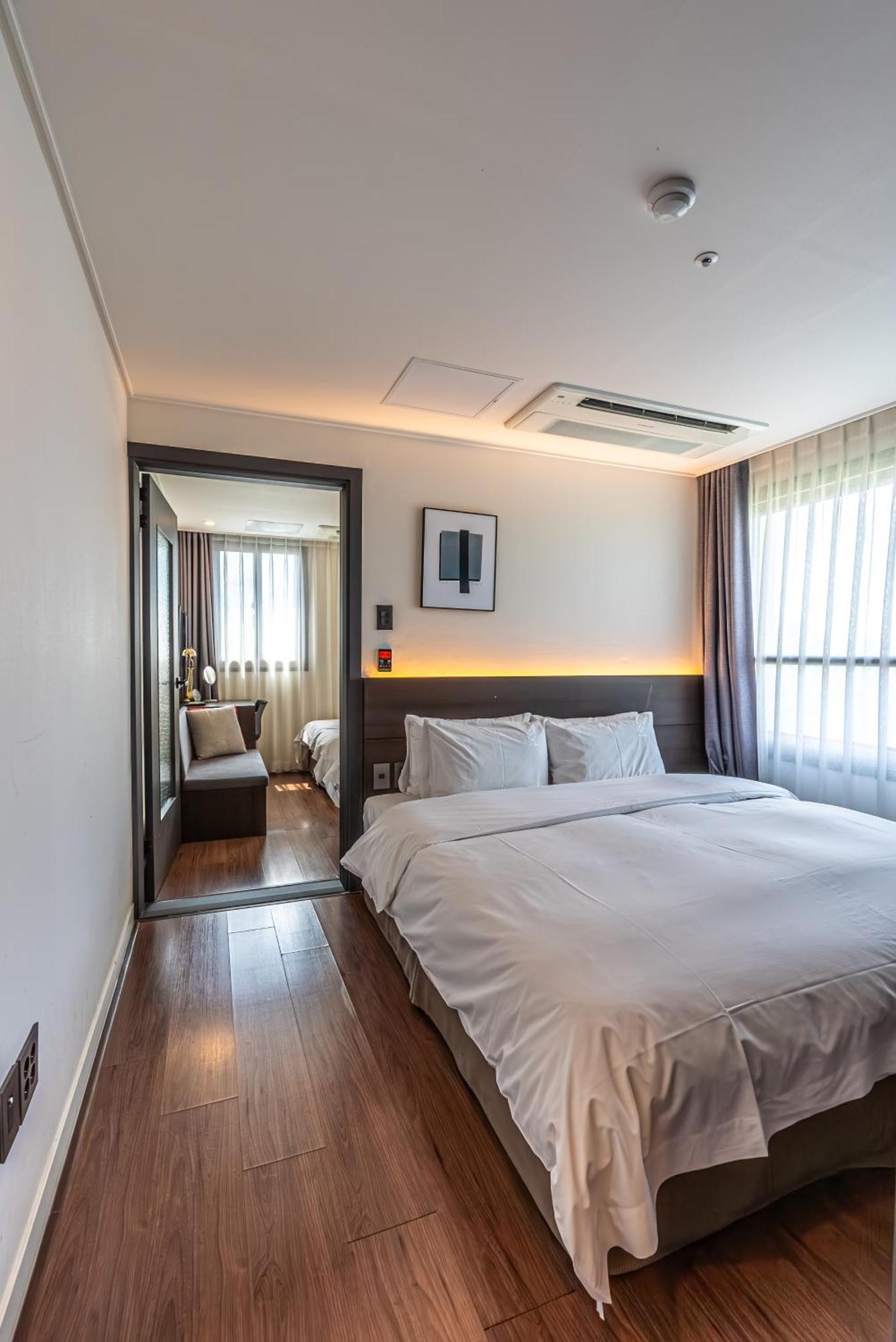 Hotel The Grang Jungmun Seogwipo Exterior foto