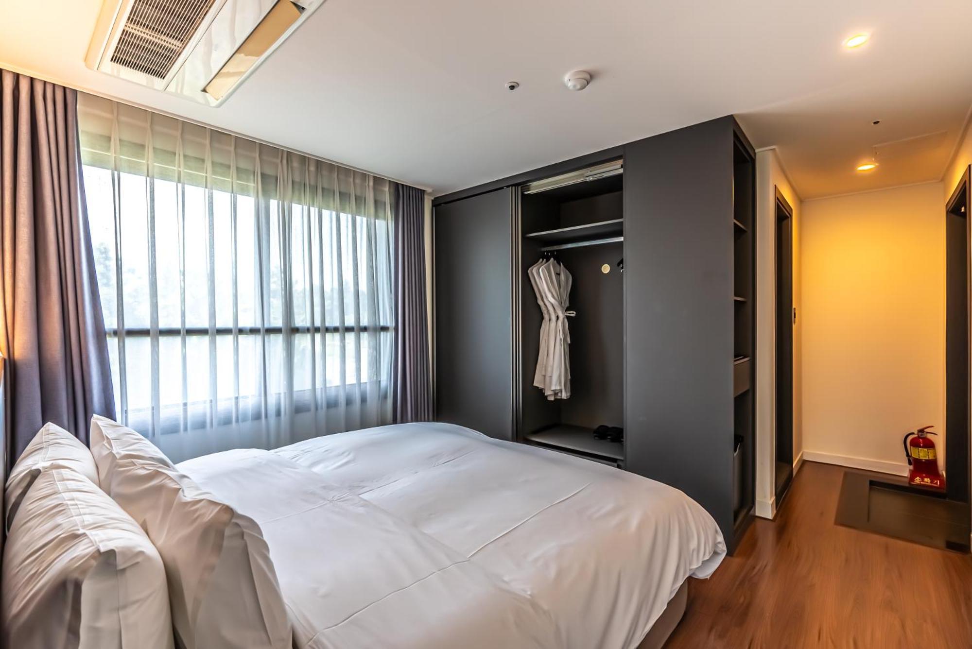 Hotel The Grang Jungmun Seogwipo Exterior foto
